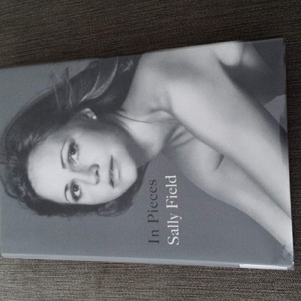 Cozy bedtime read.  Sally Field book  "In Pieces" A GREAT LIFE STORY